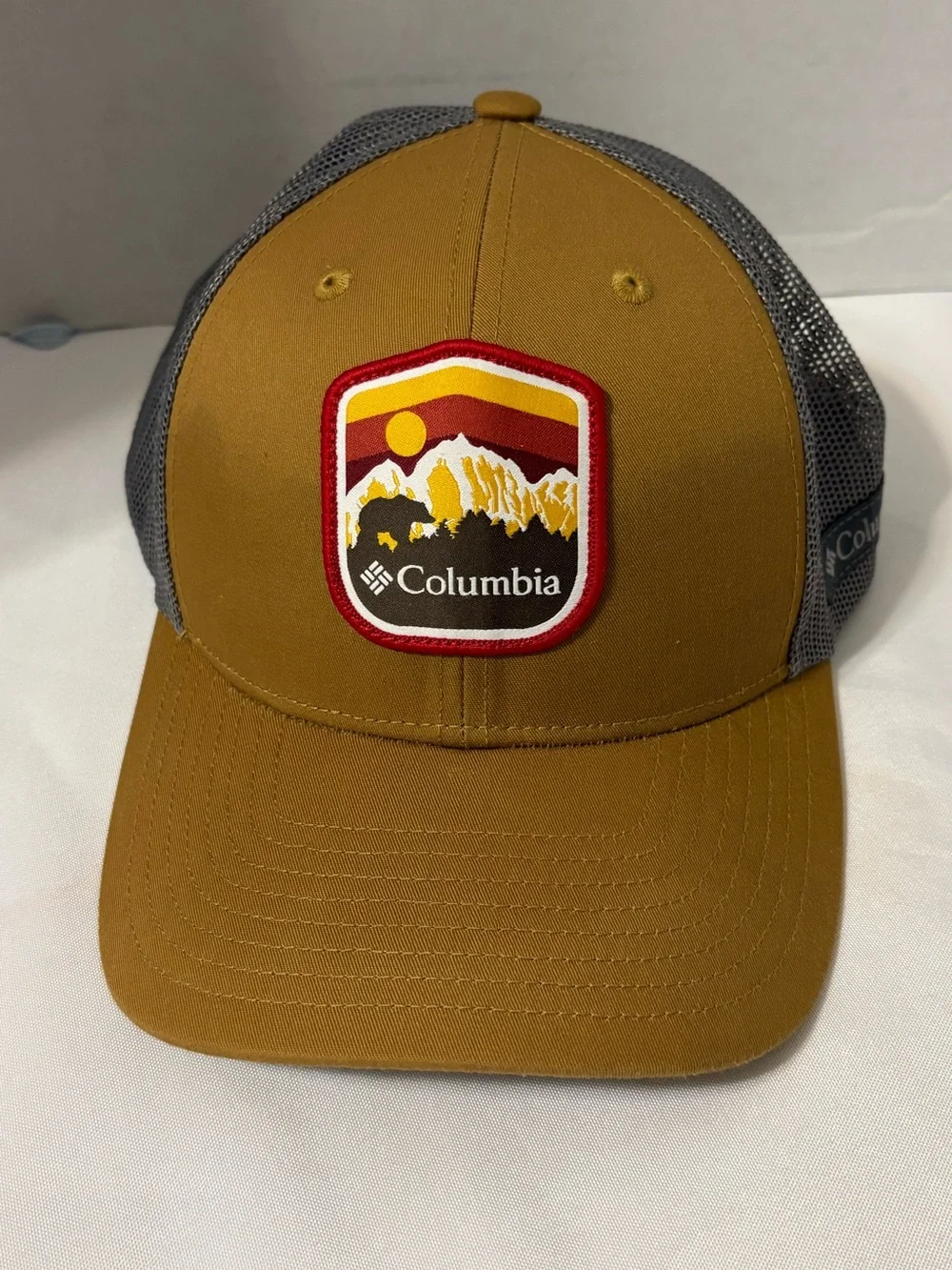 Columbia Mesh Snapback Cap Mens mountain‎ and bear patch Trucker Hat